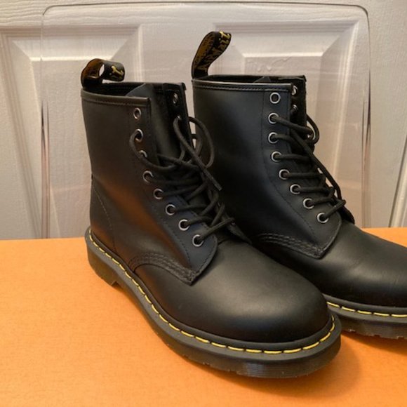 Dr. Martens '146 W Boot' - Picture 5 of 5